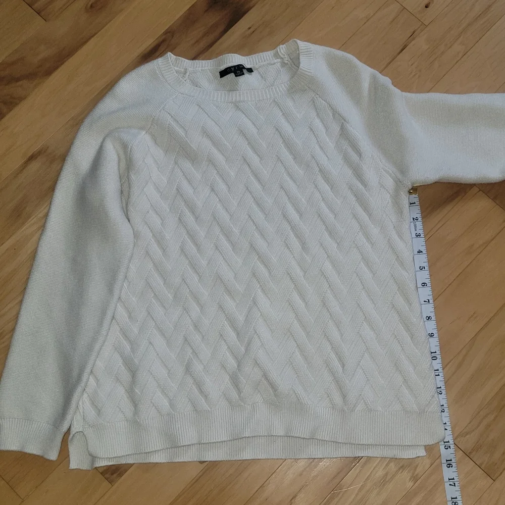 Cyrus Women's Cream Crewneck Sweater XL - Picture 2 of 4